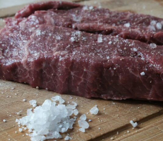 4월에도 ‘소프라이즈’ 한우 세일 계속…한돈도 최대 20% 할인