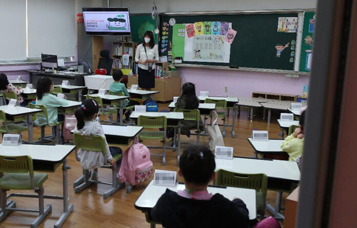 등교 초등 학생