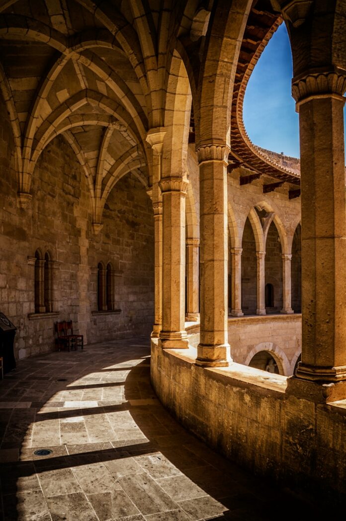 Photo by Patrick Baum brown concrete pillars