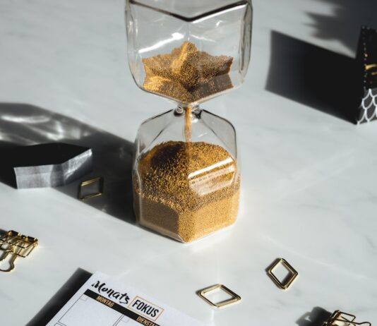 24시간을 보람 있게 쓰는 시간관리법 white calendar