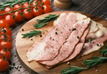 자가면역질환 건강한 식단으로 극복! raw meat on brown wooden chopping board