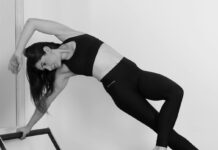 체중계 숫자는 그대로인데 바지 사이즈가 줄었다? 필라테스 ‘눈바디’의 마법 woman in black sports bra and black leggings doing yoga