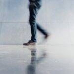 만보 걷기보다 내 몸에 맞는 건강 루틴 찾기…일상 속 실천법은? person wearing blue denim jeans beside gray wall