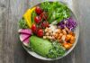 달라진 식단, 건강한 일상의 시작… 내게 맞는 한 끼 찾기가 트렌드 bowl of vegetable salads